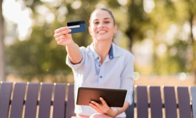Tips For Navigating Annual Fees (Understand Credit Card)